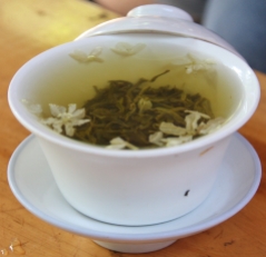 lecker Jasmin-Tee (starkes Zeug - Carsten nimmt sonst ungefähr 10% der Teemenge...)