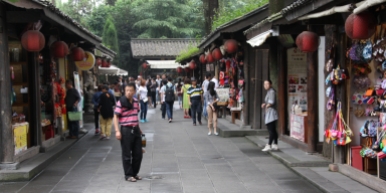 Jinli Street - ein typisch chinesischer Stadtteil (nachgebaut - aber gut gelungen - nette Atmosphäre dort)