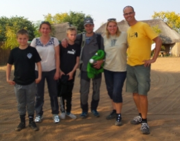 Unsere kleine Reisegruppe mit Sisse, Jakob und Familie aus Dänemark.